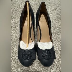 Tory Burch Black Logo Ballet Pump - Women's